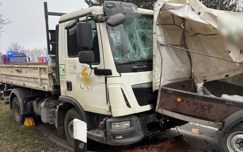 FW Ense: Arbeitsreicher Tag für die Feuerwehr Ense am Dienstag / Einsatzkräfte werden bei Großbrand und Verkehrsunfall gefordert - Foto: presseportal.de