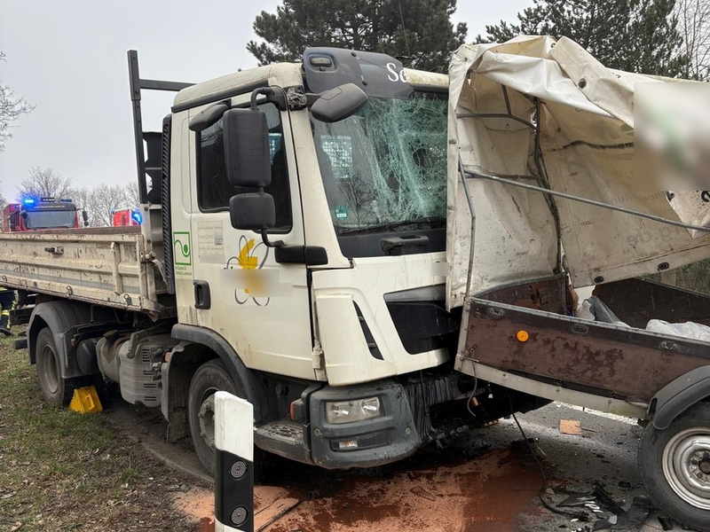 FW Ense: Arbeitsreicher Tag für die Feuerwehr Ense am Dienstag / Einsatzkräfte werden bei Großbrand und Verkehrsunfall gefordert - Foto: presseportal.de