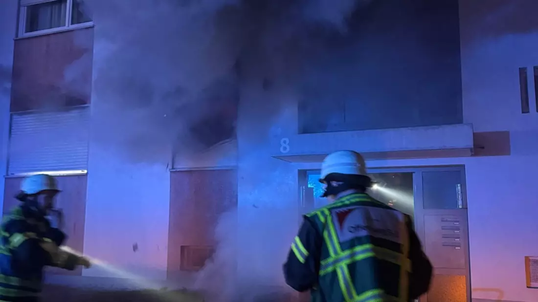 FW-OG: Wohnungsbrand in Mehrfamilienhaus. Bewohner kam ins Krankenhaus - Bild: presseportal.de