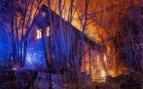 FW Porta Westfalica: 11.03.2025 - Möllbergen: Erneuter Großbrand am Uffelner Weg - Foto: presseportal.de