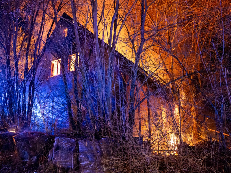 FW Porta Westfalica: 11.03.2025 - Möllbergen: Erneuter Großbrand am Uffelner Weg - Foto: presseportal.de