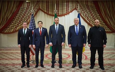 Der Chef der ukrainischen Präsidialverwaltung Jermak (Mitte) hat sich in diesem Jahr schon mit US-Außenminister Rubio zu Gesprächen über einen Frieden in der Ukraine getroffen. (Archivbild)  - Foto: -/Ukrainian Presidential Press Office/AP/dpa