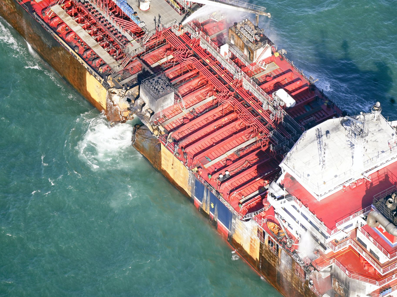 An der Backbordseite der «Stena Immaculate» klaffte nach dem Zusammenprall ein großes Loch. (Archivfoto) - Foto: Danny Lawson/PA Wire/dpa