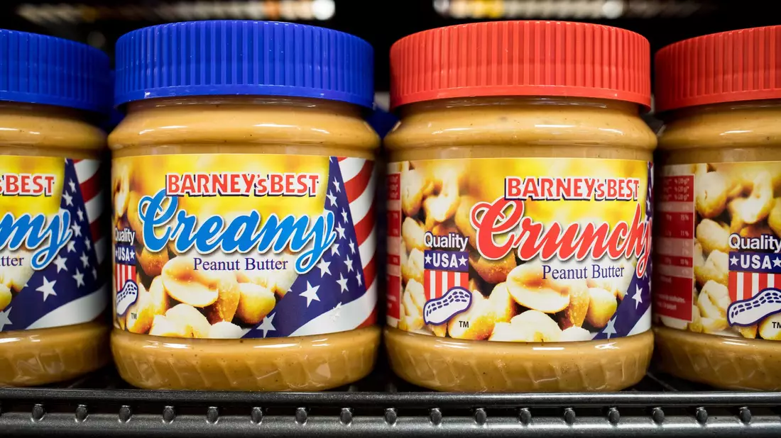 Auf die Einfuhr von US-Produkten wie Erdnussbutter sollen wieder Zusatzzölle fällig werden. (Archivbild)  - Bild: Christian Charisius/dpa