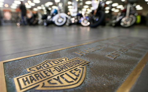 Harley-Davidson gehört auch zu den Leidtragenden. (Archivbild) - Foto: Keith Srakocic/AP/dpa