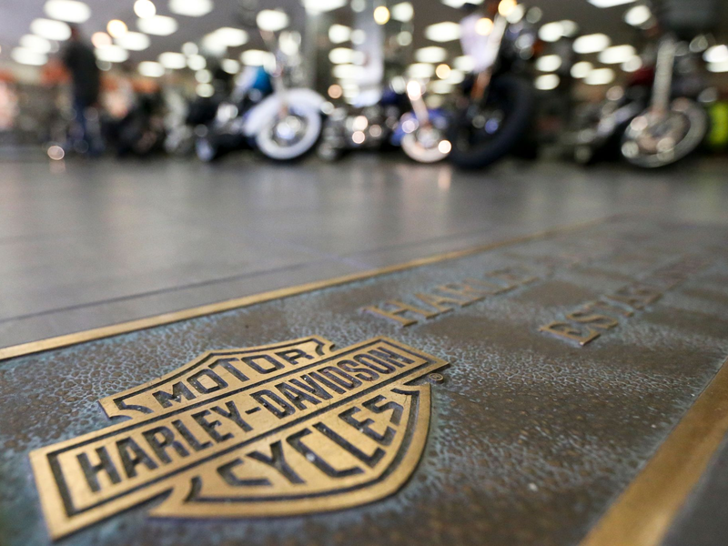 Harley-Davidson gehört auch zu den Leidtragenden. (Archivbild) - Foto: Keith Srakocic/AP/dpa