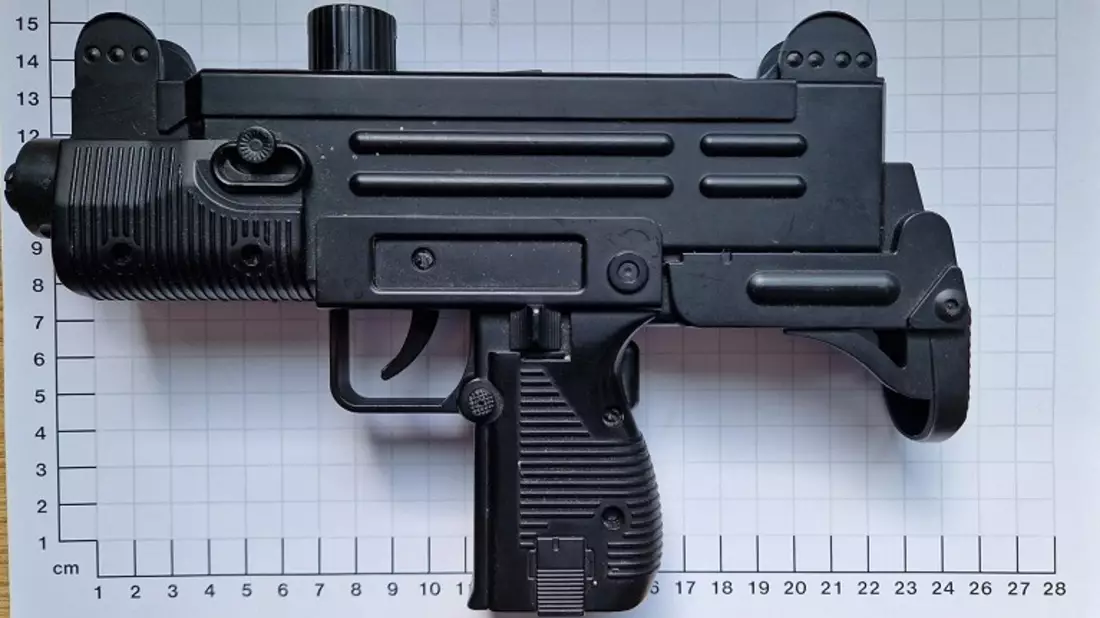 BPOL NRW: Spielzeugwaffe löst Polizeieinsatz aus - Bild: presseportal.de
