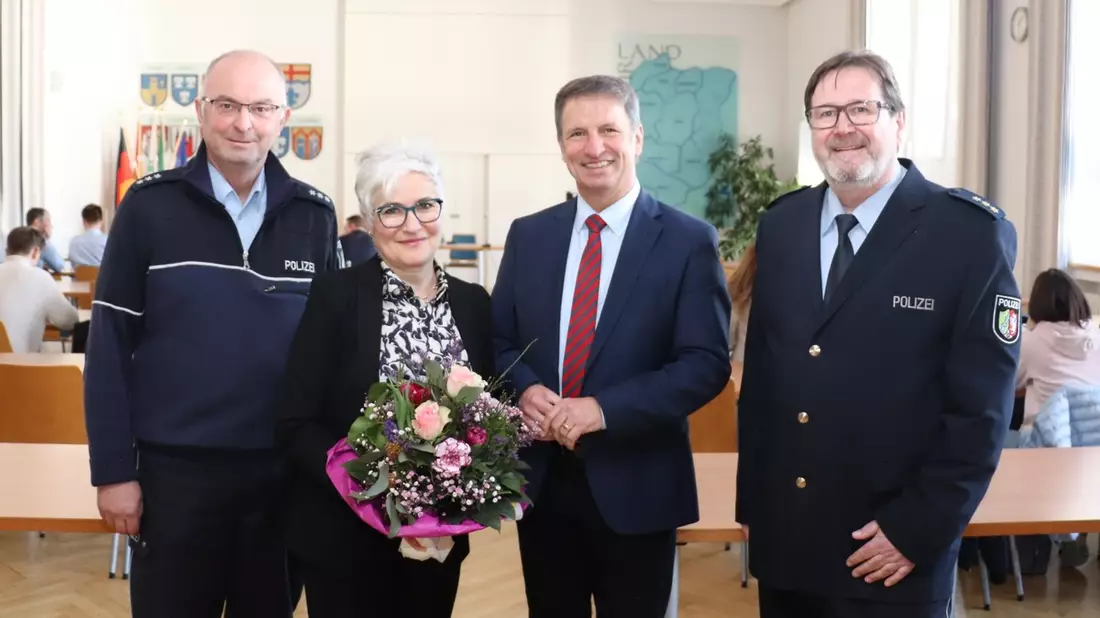 POL-HX: Ergreifender Vortrag von Judith Neuwald-Tasbach: Ohne Polizei wäre kein jüdisches Leben in Deutschland möglich! - Bild: presseportal.de