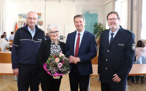 POL-HX: Ergreifender Vortrag von Judith Neuwald-Tasbach: Ohne Polizei wäre kein jüdisches Leben in Deutschland möglich! - Foto: presseportal.de