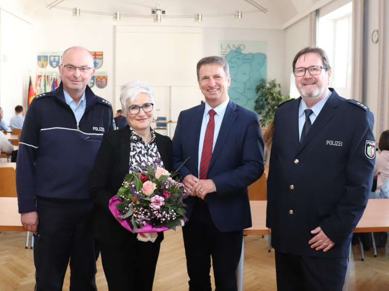 POL-HX: Ergreifender Vortrag von Judith Neuwald-Tasbach: Ohne Polizei wäre kein jüdisches Leben in Deutschland möglich! - Foto: presseportal.de