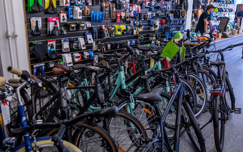 Der Absatz des Fahrradhandels ist 2024 zurückgegangen. - Foto: Jens Büttner/dpa