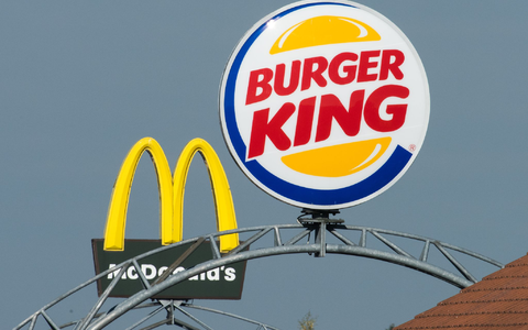 In der Systemgastronomie gibt es eine Einigung auf deutliche Lohnerhöhungen. (Archivbild) - Foto: Peter Kneffel/dpa In der Systemgastronomie gibt es eine Einigung auf deutliche Lohnerhöhungen. (Archivbild) - Foto: Peter Kneffel/dpa