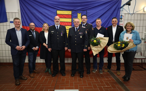 FW-OLL: Diane Febert legt ihr Amt in Reiner Schröders Hände - Vertreterversammlung des Kreisfeuerwehrverbandes - Foto: presseportal.de