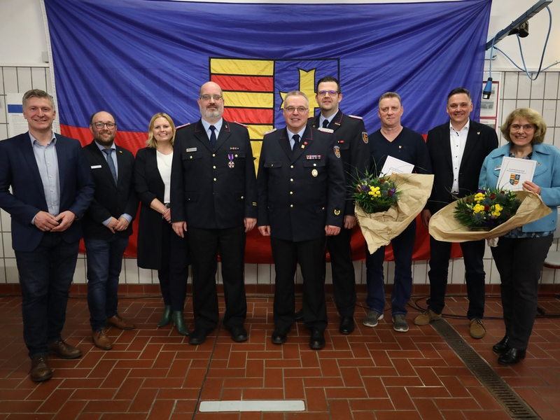 FW-OLL: Diane Febert legt ihr Amt in Reiner Schröders Hände - Vertreterversammlung des Kreisfeuerwehrverbandes - Foto: presseportal.de
