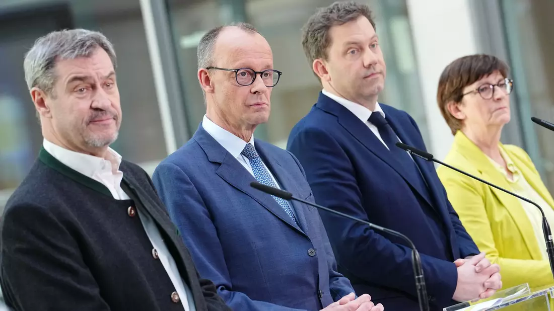 Nach dem Sondierungs-Ergebnis sollen jetzt Koalitionsverhandlungen starten. (Archivbild) - Bild: Kay Nietfeld/dpa