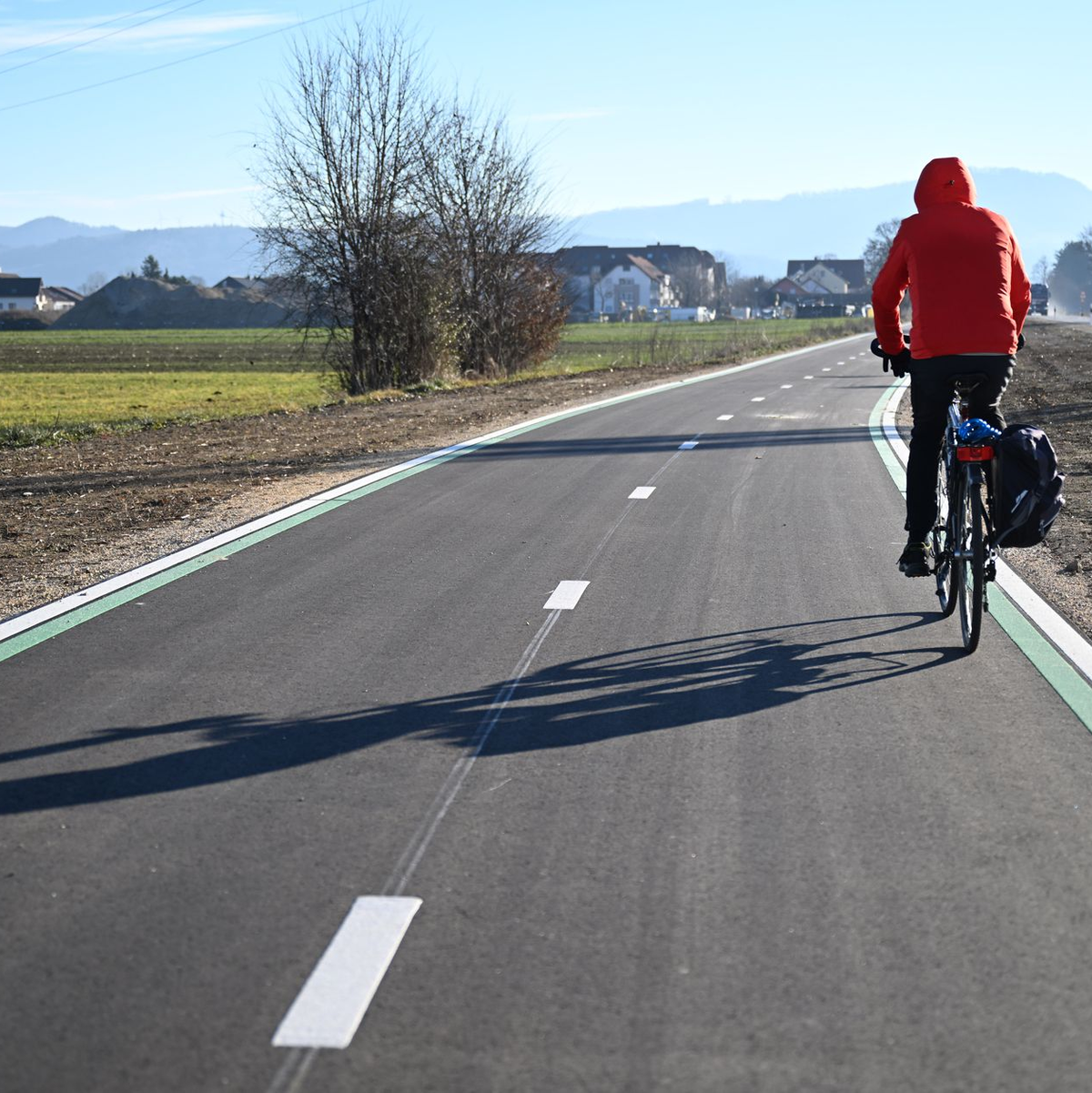 Die Fahrradindustrie hofft auf Investitionen in die Infrastruktur.  - Foto: Bernd Weißbrod/dpa