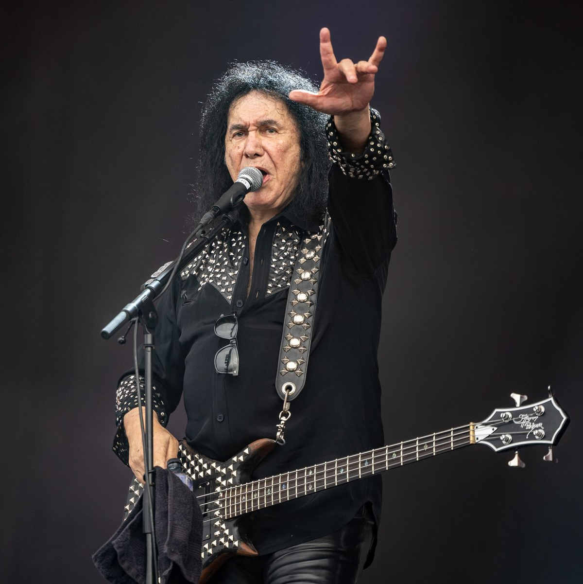 Gene Simmons macht als Solokünstler weiter - und hat dafür ein neues Geschäftsmodell entwickelt. (Archivfoto) - Foto: Axel Heimken/dpa