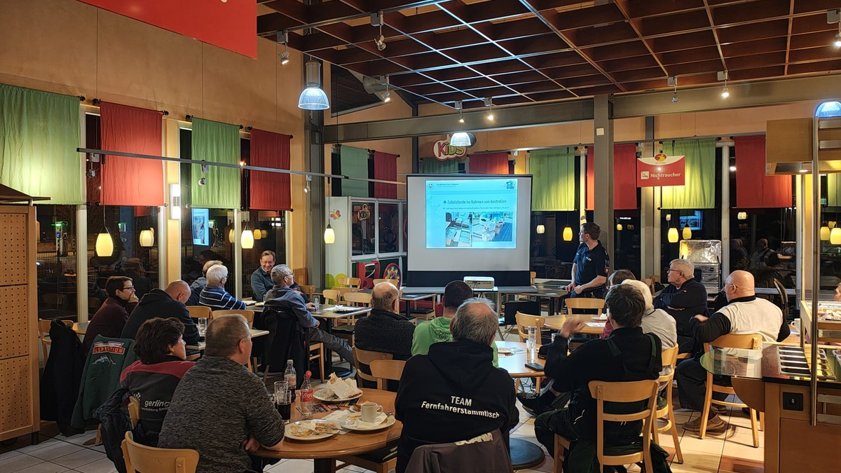 POL-ROW: ++ Cannabisbeeinflussung und MPU als Thema beim 217. Fernfahrerstammtisch der Polizei ++ - Foto: presseportal.de