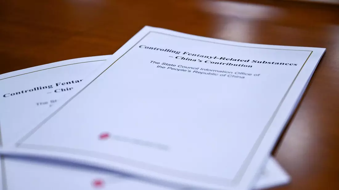 China hat in einem Weißbuch sein Vorgehen gegen Fentanyl-Handel in die USA dargelegt.  - Bild: Johannes Neudecker/dpa