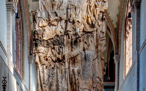 „Spuren des Feuers“ – monumentales Fastentuch von Jakob Kirchmayr erstmals in Deutschland zu sehen - Foto: presseportal.de