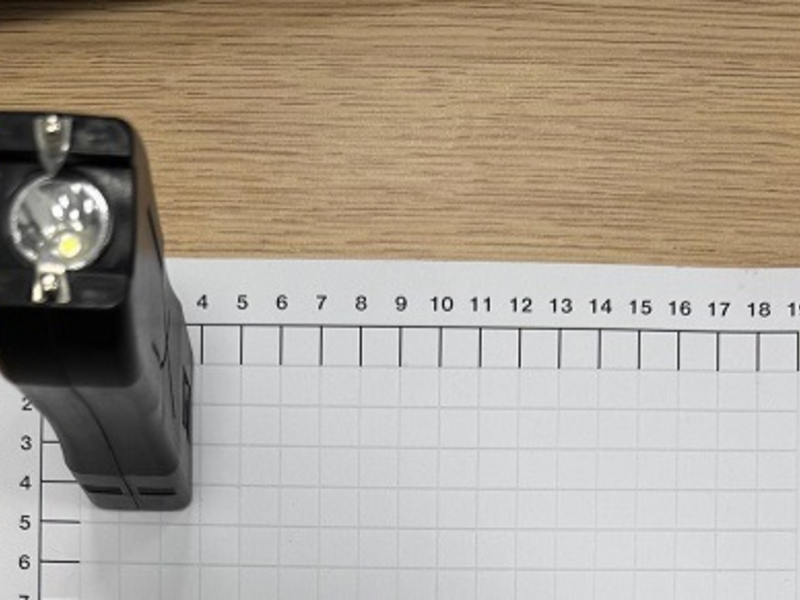 BPOL NRW: Elektroschocker als Taschenlampe getarnt - Beamte der Bundespolizei entdeckten verbotene Waffe am Flughafen Köln Bonn. - Foto: presseportal.de