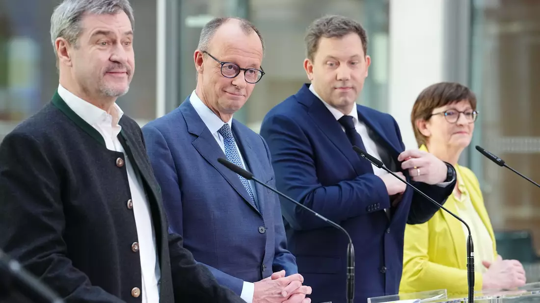 Nach dem Sondierungs-Ergebnis sollen jetzt Koalitionsverhandlungen starten. (Archivbild) - Bild: Kay Nietfeld/dpa