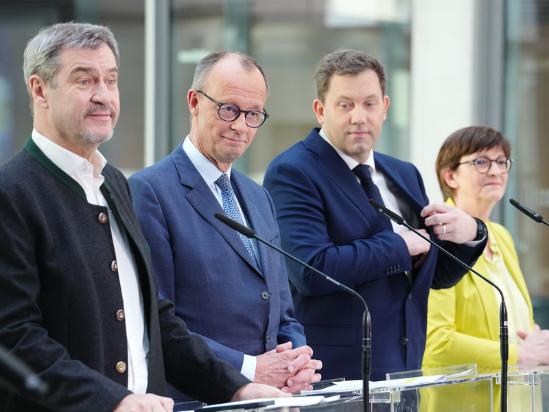 Nach dem Sondierungs-Ergebnis sollen jetzt Koalitionsverhandlungen starten. (Archivbild) - Foto: Kay Nietfeld/dpa
