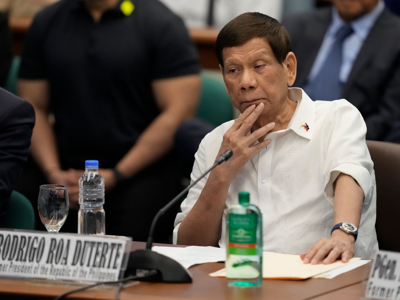 Dem ehemaligen philippinischen Präsidenten Rodrigo Duterte soll vor dem Weltstrafgericht in Den Haag der Prozess gemacht werden (Archivbild).  - Foto: Aaron Favila/AP