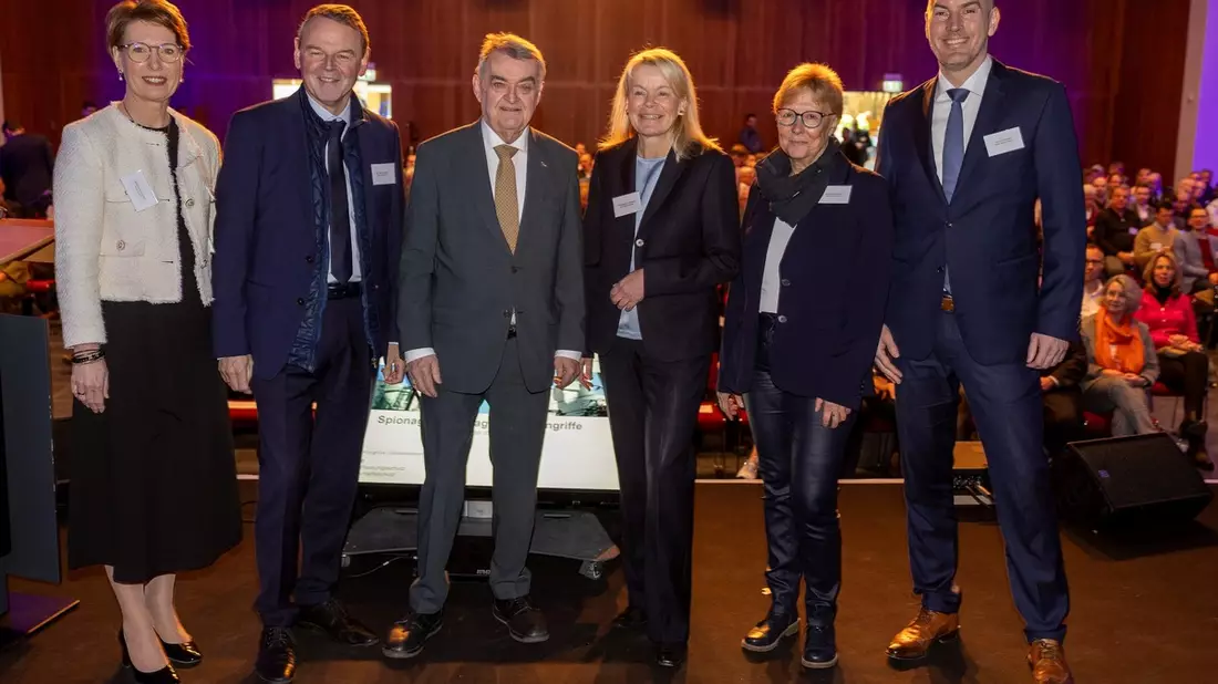 POL-MS: Behörden und Firmen handeln gemeinsam gegen Kriminalität im Internet - 400 Gäste tauschen sich beim Cybercrime-Kongress in Gelsenkirchen aus - Bild: presseportal.de