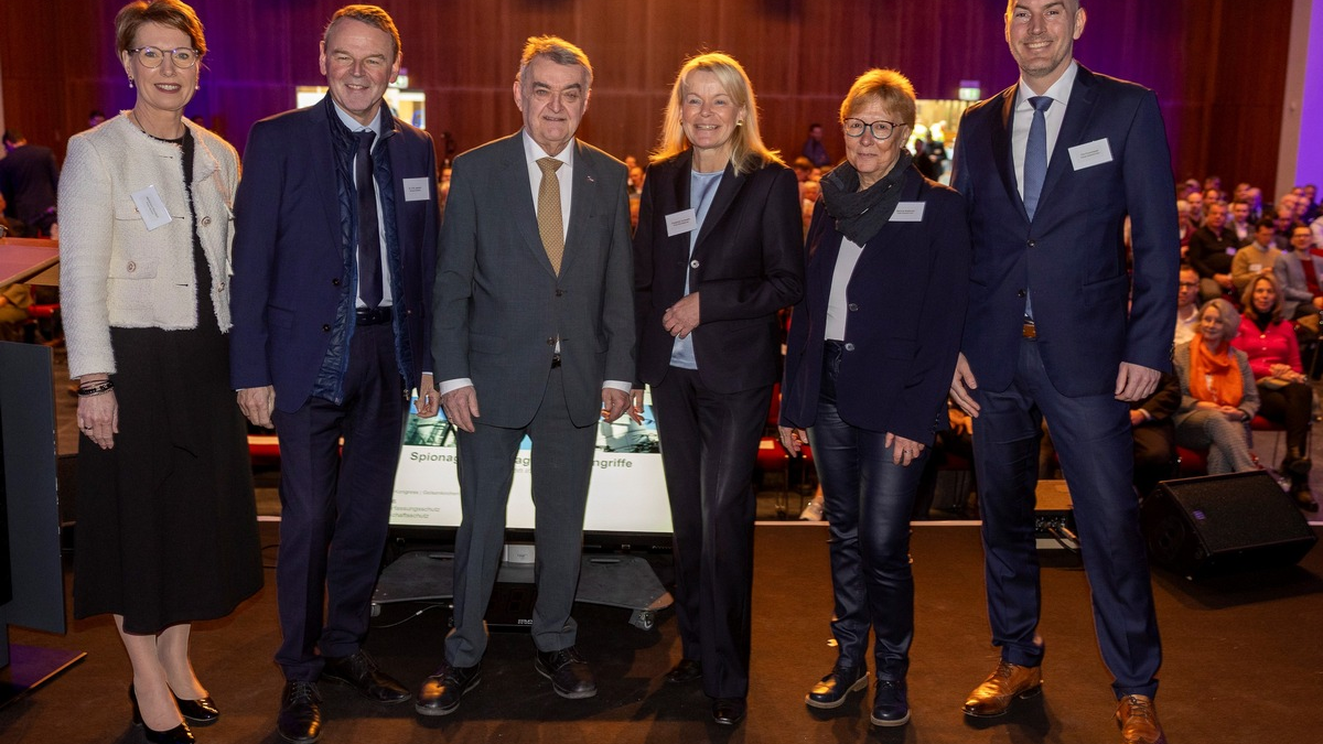 POL-RE: Kreis Recklinghausen/Bottrop: Behörden und Firmen handeln gemeinsam gegen Kriminalität im Internet - 400 Gäste tauschen sich beim Cybercrime-Kongress in Gelsenkirchen aus - Foto: presseportal.de