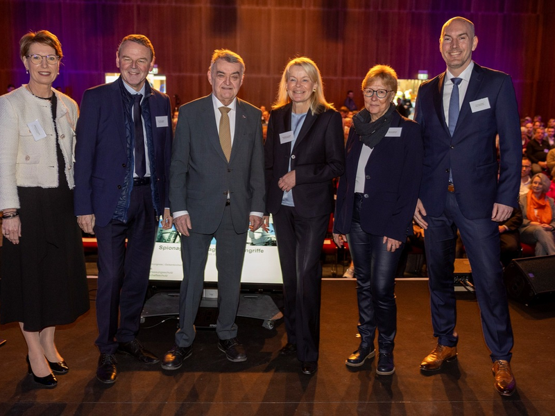 POL-RE: Kreis Recklinghausen/Bottrop: Behörden und Firmen handeln gemeinsam gegen Kriminalität im Internet - 400 Gäste tauschen sich beim Cybercrime-Kongress in Gelsenkirchen aus - Foto: presseportal.de