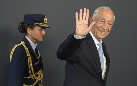 Staatspräsident Marcelo Rebelo de Sousa traf seine Entscheidung nach Konsultationen mit den Parteichefs. (Archivbild) - Foto: Urs Flueeler/KEYSTONE/EDA/POOL/dpa Staatspräsident Marcelo Rebelo de Sousa traf seine Entscheidung nach Konsultationen mit den Parteichefs. (Archivbild) - Foto: Urs Flueeler/KEYSTONE/EDA/POOL/dpa