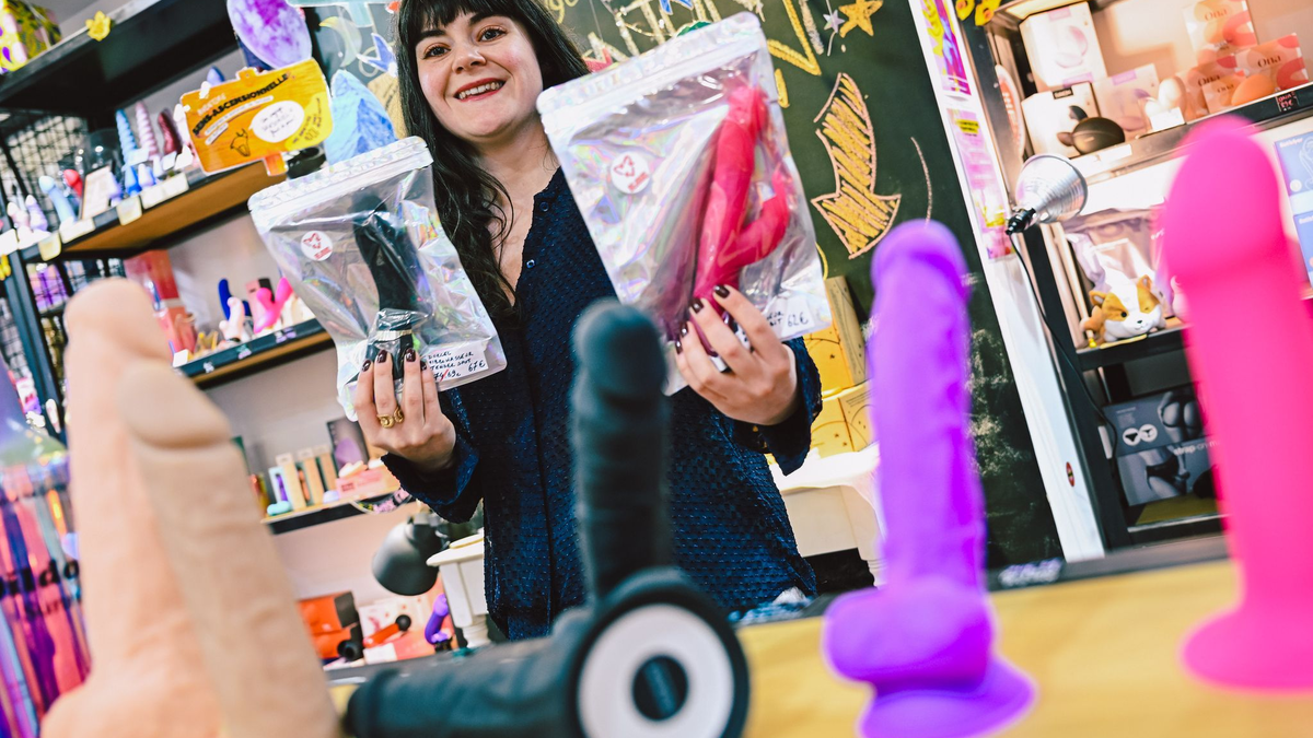 (Dé)boutonné•e•s ist laut Mitgründerin Adèle Roy das erste offizielle Geschäft für gebrauchtes Sexspielzeug in Frankreich.  - Foto: Marius Bulling/dpa