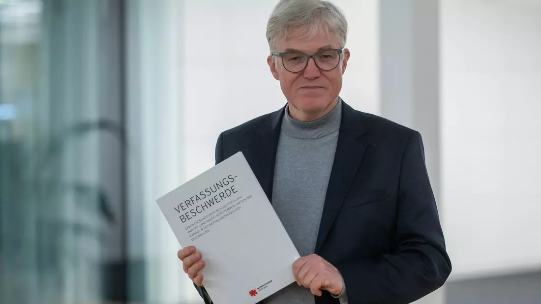 Der Präsident der Björn Steiger Stiftung, Pierre-Enric Steiger.  - Bild: Christophe Gateau/dpa