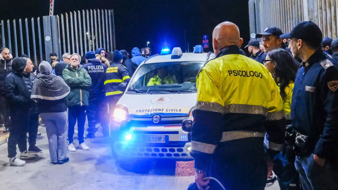 Aus Sicherheitsgründen müssen die Schulen in dem Gebiet geschlossen bleiben. - Bild: Antonio Balasco/LPS via ZUMA Press Wire/dpa