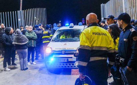 Aus Sicherheitsgründen müssen die Schulen in dem Gebiet geschlossen bleiben. - Foto: Antonio Balasco/LPS via ZUMA Press Wire/dpa Aus Sicherheitsgründen müssen die Schulen in dem Gebiet geschlossen bleiben. - Foto: Antonio Balasco/LPS via ZUMA Press Wire/dpa