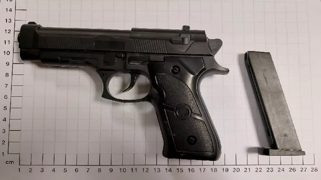 BPOL NRW: Hauptbahnhof Münster - Jugendlicher zielt mit Spielzeugwaffe auf Freund und löst Polizeieinsatz aus - Bild: presseportal.de
