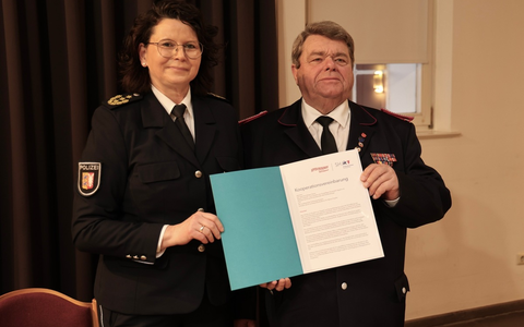 POL-SH: Keine Gewalt gegen Kinder und Jugendliche: Kooperation zwischen der Landespolizei Schleswig-Holstein und Appen musiziert - Foto: presseportal.de POL-SH: Keine Gewalt gegen Kinder und Jugendliche: Kooperation zwischen der Landespolizei Schleswig-Holstein und Appen musiziert - Foto: presseportal.de