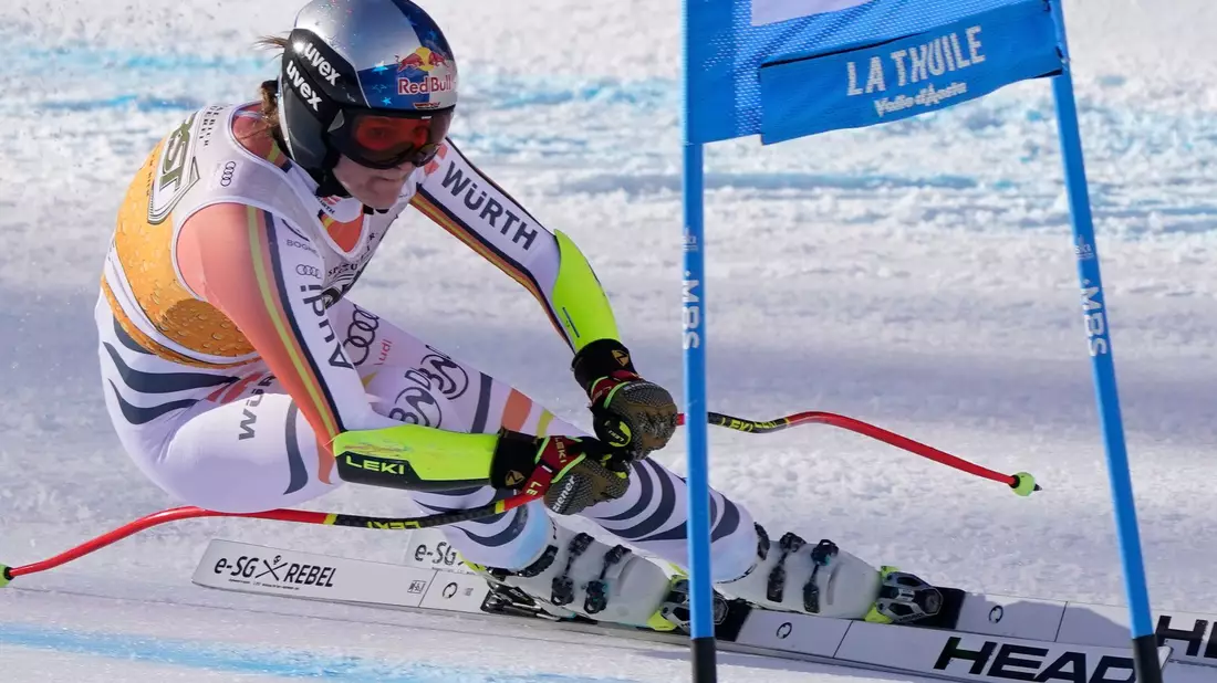 Emma Aicher düste im Super-G in La Thuile zu ihrem zweiten Weltcup-Sieg. - Bild: Piermarco Tacca/AP/dpa