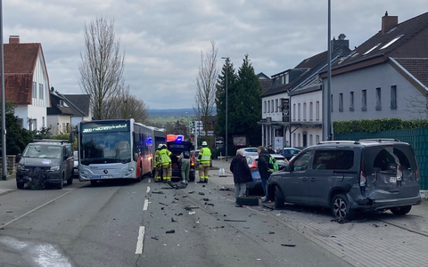 POL-AC: Zusammenstoß auf der Trierer Straße - Autofahrer leicht verletzt - Foto: presseportal.de