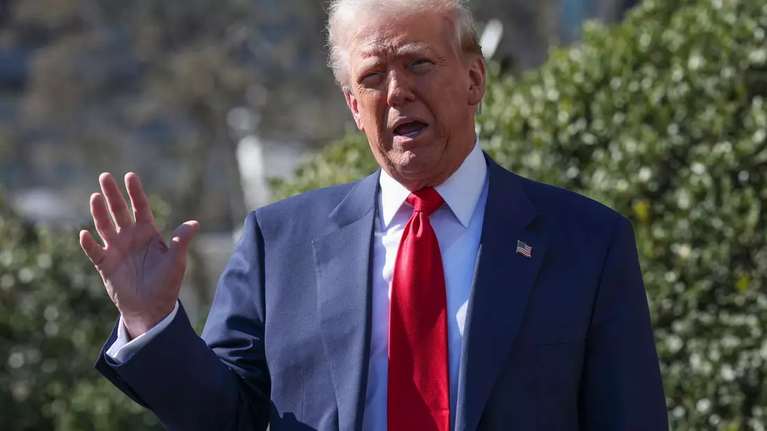 Trump ist empört über die Whiskey-Zölle der EU. - Bild: Uncredited/Pool/AP/dpa