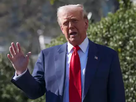 Trump ist empört über die Whiskey-Zölle der EU. - Foto: Uncredited/Pool/AP/dpa