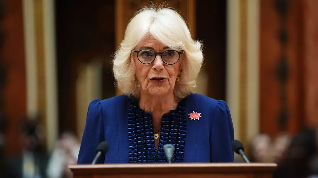 Königin Camilla engagiert sich seit Längerem für Frauen, die häusliche oder sexualisierte Gewalt erlebt haben.  - Bild: Aaron Chown/PA Wire/dpa