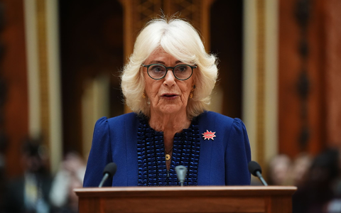 Königin Camilla engagiert sich seit Längerem für Frauen, die häusliche oder sexualisierte Gewalt erlebt haben. - Foto: Aaron Chown/PA Wire/dpa Königin Camilla engagiert sich seit Längerem für Frauen, die häusliche oder sexualisierte Gewalt erlebt haben. - Foto: Aaron Chown/PA Wire/dpa