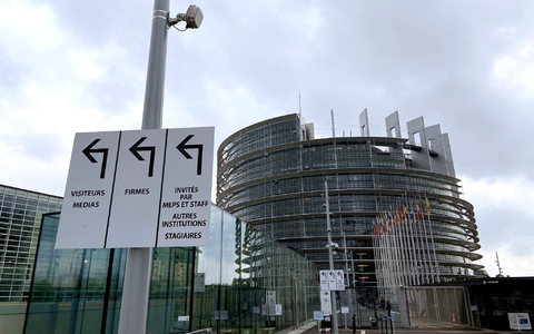 Wer als Lobbyist einen Zugangsausweis zum Inneren des EU-Parlaments haben will, muss sich in ein Register eintragen. - Foto: Marek Majewsky/dpa