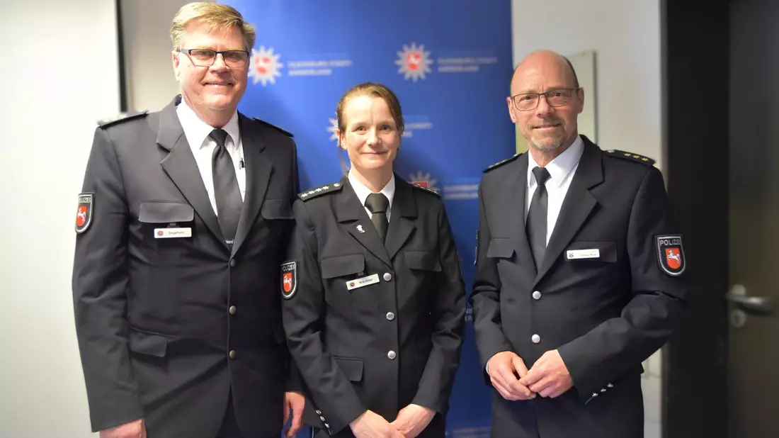 POL-OLD: +++ Führungswechsel beim Autobahn-Polizeikommissariat Oldenburg +++ Polizeipräsident Andreas Sagehorn überträgt die Leitung an Polizeihauptkommissarin Andrea Wächter +++ - Bild: presseportal.de