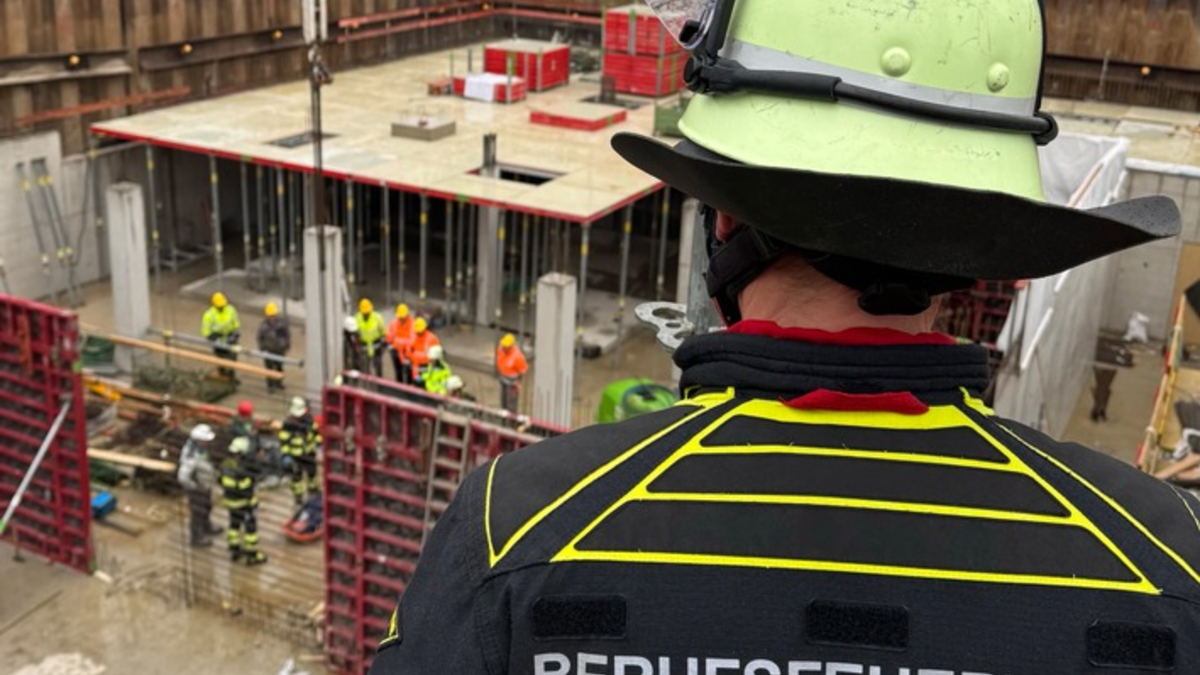 FW-M: Bauarbeiter schwer verletzt (Aubing) - Foto: presseportal.de