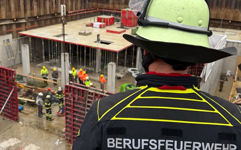 FW-M: Bauarbeiter schwer verletzt (Aubing) - Foto: presseportal.de
