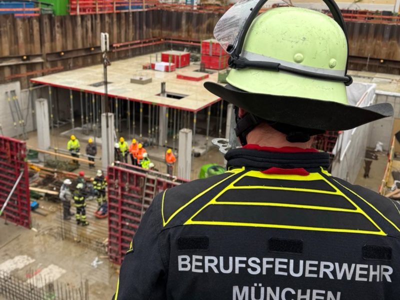 FW-M: Bauarbeiter schwer verletzt (Aubing) - Foto: presseportal.de