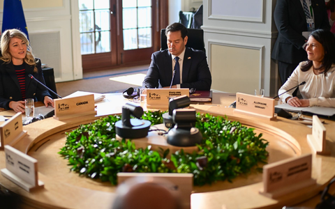 Bundesaußenministerin Annalena Baerbock (r) und Kaja Kallas, Hohe Vertreterin der Europäischen Kommission für die Außen- und Sicherheitspolitik - Foto: Sebastian Christoph Gollnow/dpa
